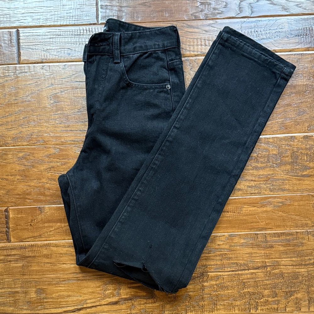 PrettyLittleThing Black Straight Leg Jeans